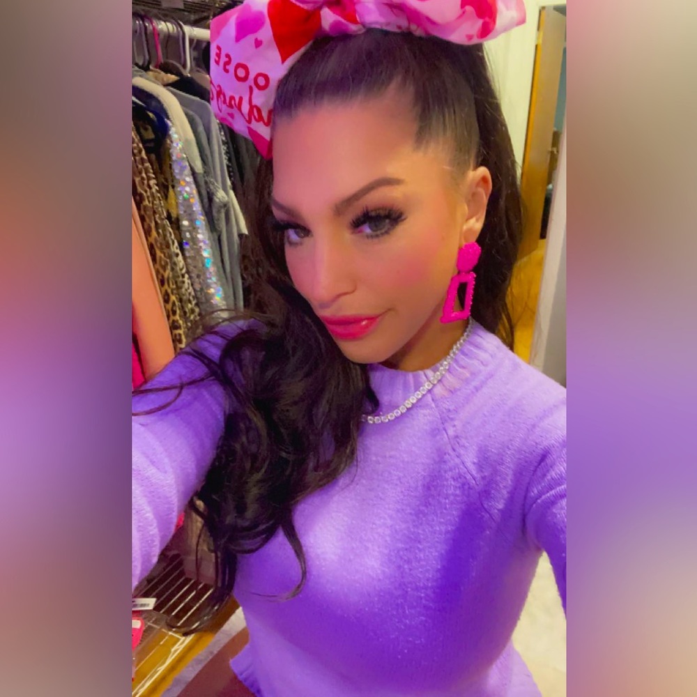 Meet your Posher, Nucha